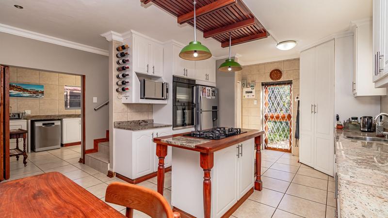 5 Bedroom Property for Sale in Village On Sea Western Cape